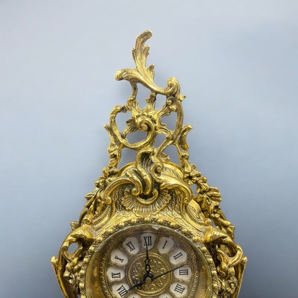 Vintage 1970s Gold-Plated Solid Brass Table ClockElegant & Functional Showpiece. - Picture 7 of 10